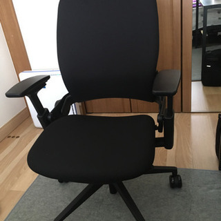 Steelcase LEAPチェア ブラックフレーム 背面座面ク...