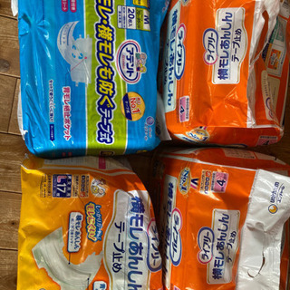 テープ式紙おむつとパット色々