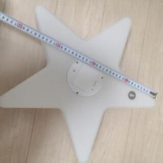 大きな星のオブジェの画像