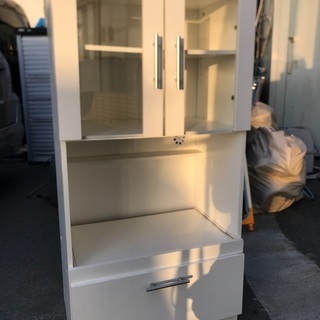 決まりました　　■コンパクトサイズの　食器棚レンジ台