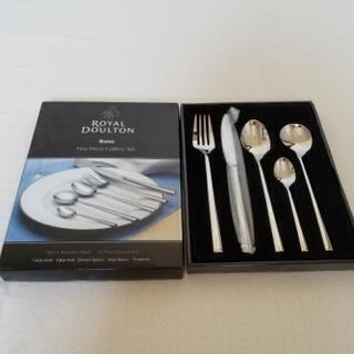 新品　ロイヤルドルトン　カラトリー