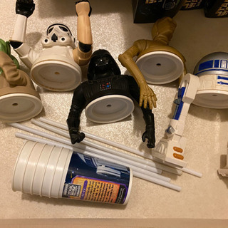 ケンタッキーのスターウォーズのおもちゃとボトル