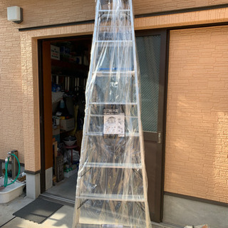 新品の脚立をお売り致します。値下げ致しました。