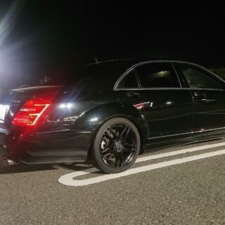 綺麗な黒のベンツ後期仕様 w221 Sクラス S550 ロング AMG仕様の画像