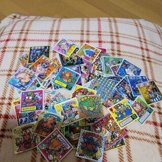 ビックリマン.ガムラツイストなど60-70枚くらいあげます。