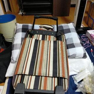 旅行用のコンパクトキャリーカートの画像