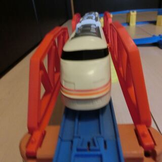 商談中⑰大量レイアウトセット　Wループ、車両基地、鉄橋、トンネル、踏切、車両4編成付　プラレールの画像