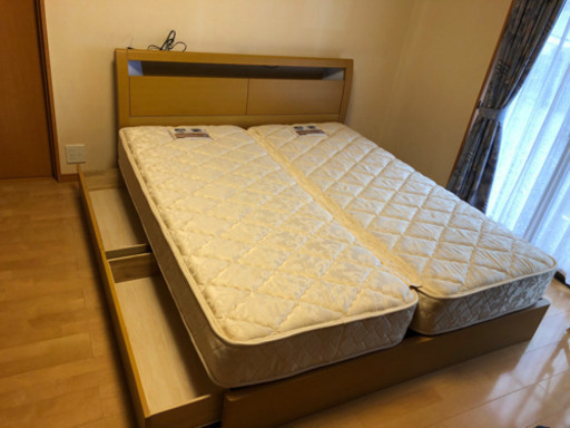［引取先決まりました］ベッド　クイーンサイズ