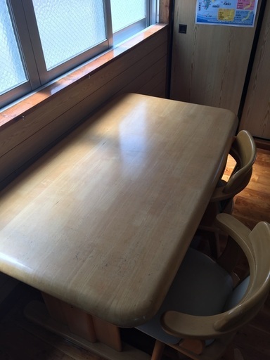 食卓テーブルもしくは作業台として