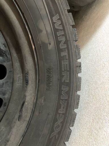 スタッドレスタイヤ（ホイール鉄チン+トヨタ純正ホイールキャップ付き）サイズ215　60　R16　Dunlop Winter 　　