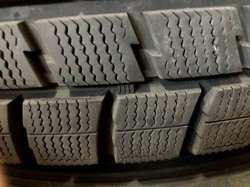 スタッドレスタイヤ（ホイール鉄チン+トヨタ純正ホイールキャップ付き）サイズ215　60　R16　Dunlop Winter 　　