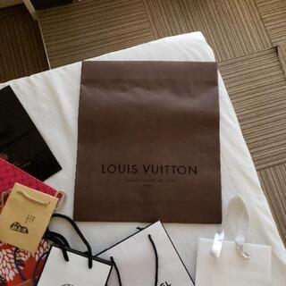 ブランドの紙袋の画像