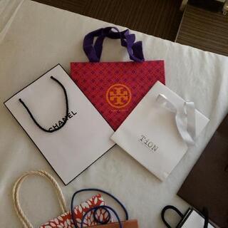 ブランドの紙袋の画像