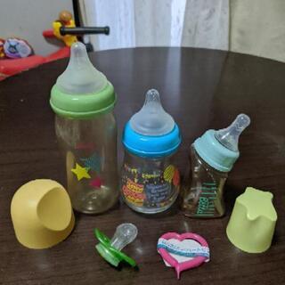 哺乳瓶3本とおしゃぶりのセット