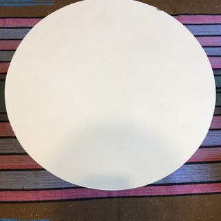 白テーブルの画像