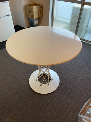 ちょっとオシャレな丸いテーブル