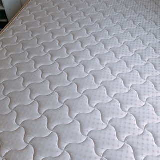 『商談中』セミダブルベッド、マットレス付きの画像