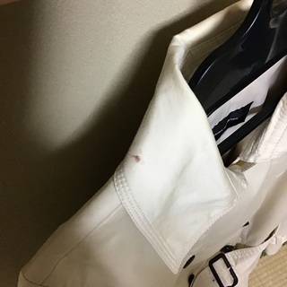 【差し上げます】SサイズDoux archives 春物トレンチコート、UNIQLOヒートテックシャツおまけ付きの画像