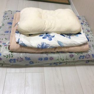 敷布団　薄手の掛け布団、枕など　シングル