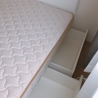 『商談中』セミダブルベッド、マットレス付きの画像