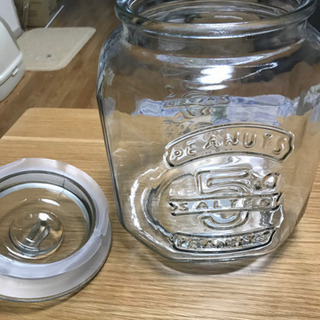 【お取引終了】大きい　収納容器　保存瓶　蓋つきガラス容器の画像