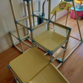 室内ジャングルジム、鉄棒、すべり台、ブランコの画像