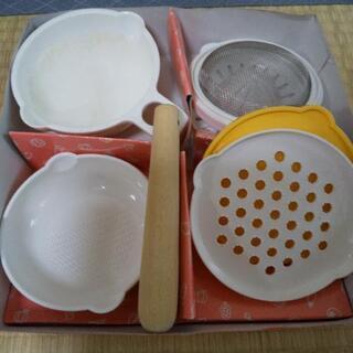 ピジョン離乳食セット&キューブ保存容器5つの画像