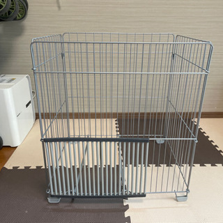 【中古】アイリスオーヤマ ファンヒーターガード 幅58×奥行50×高さ65cm シルバーの画像
