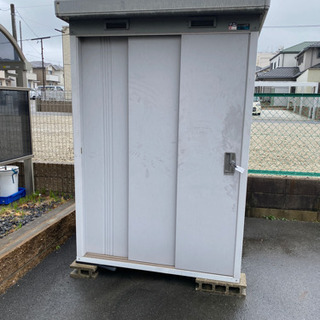 イナバ物置　約1.5m×1.5mサイズ　高さ約2m