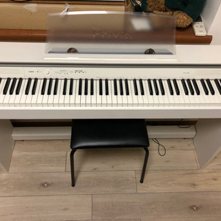 白　CASIO P rivia 750 中古