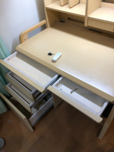 学習机を売ります。