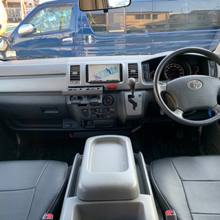 200系ハイエースバン　スーパーGL ガソリン車　シートカバー&ベッドキット付きの画像