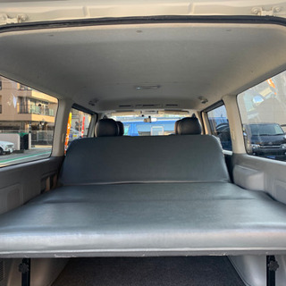 200系ハイエースバン　スーパーGL ガソリン車　シートカバー&ベッドキット付きの画像