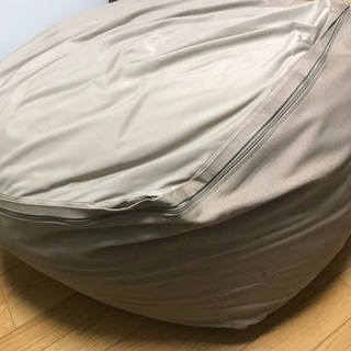 体にフィットするソファの画像