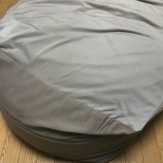 体にフィットするソファの画像