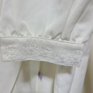 オフホワイト　刺繍ブラウスの画像