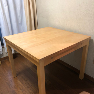 IKEA ダイニングテーブルと椅子3脚