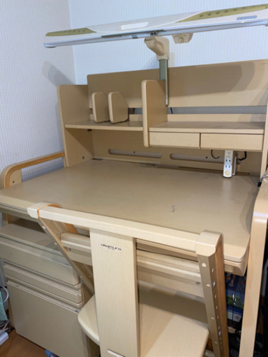 娘の使ってた学習机を安くお譲り致します。