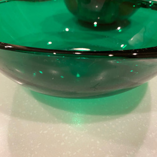 ガラスと陶器の大鉢の画像