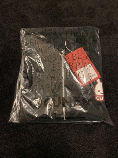 【新品未着用】CUNE 薄手パーカー