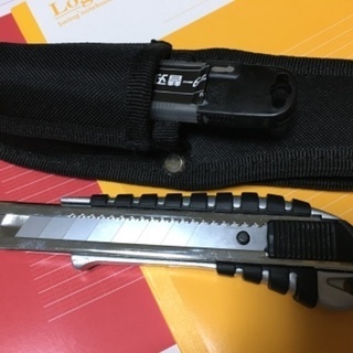 カッター大Ｌ　ケースと替え刃付き　美品　DIY 仕事用⁉︎