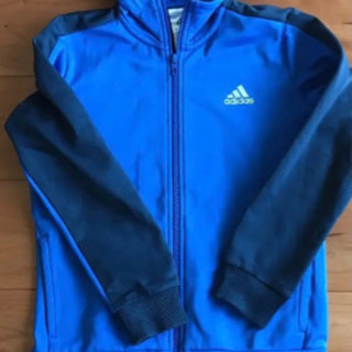 adidas パーカー　140㎝