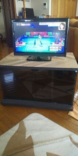 テレビ【台付】、ハンディ―掃除機