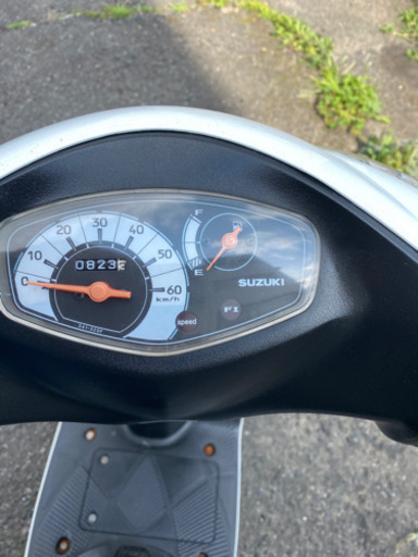 スズキ　アドレスV50 白
