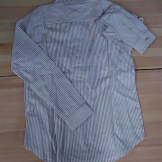 【新品】卒園、卒業、入学式に　COMME CA ISM 140㎝ Yシャツ　白地にストライプの画像