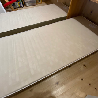 美品一流メーカー　シモンズ　キングサイズ（セミシングル２つ）　ベ...