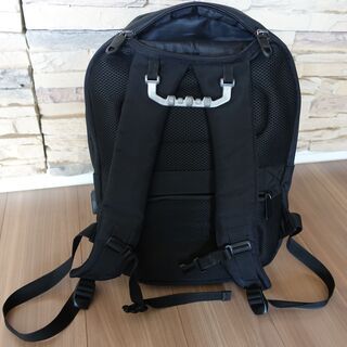 ビジネスリュック　シェルタイプの画像