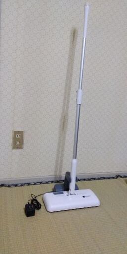 美品　充電式コードレス　スティッククリーナー