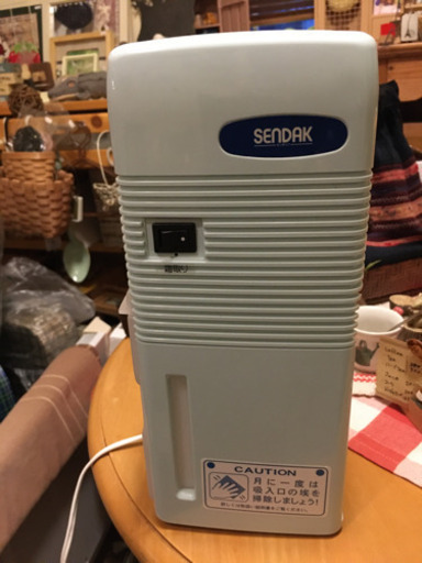 コンパクト除湿機