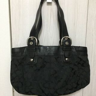 COACH黒シグネチャーバッグ